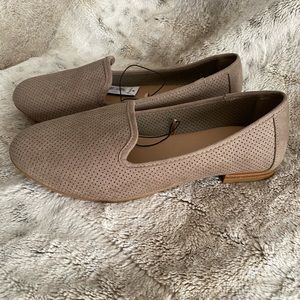 Torrid, size 7.5, dark tan flats, new with tags